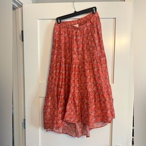 XiRena Iris High Low Tiered Midi Skirt in Washed Red Block Print - Small